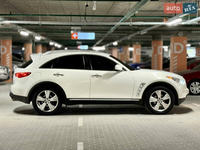Белый Инфинити FX 35, объемом двигателя 3.5 л и пробегом 83 тыс. км за 16999 $, фото 3 на Automoto.ua