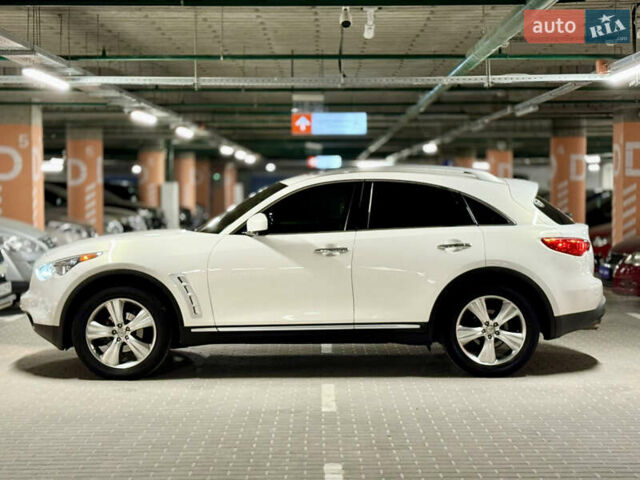 Белый Инфинити FX 35, объемом двигателя 3.5 л и пробегом 83 тыс. км за 16999 $, фото 7 на Automoto.ua