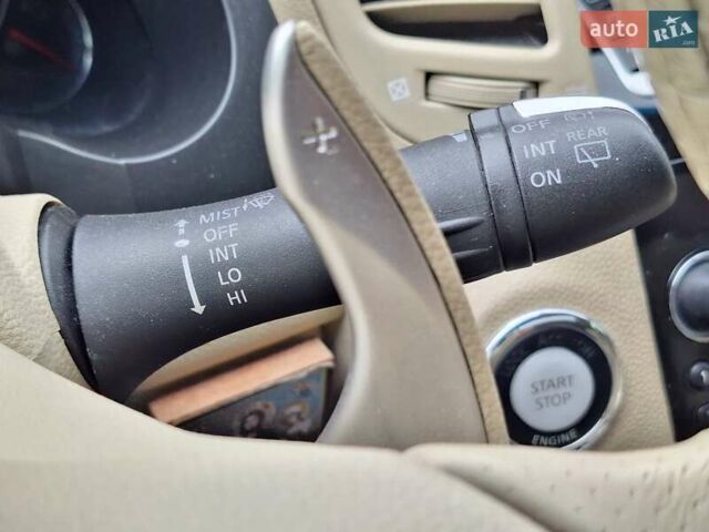 Белый Инфинити FX 35, объемом двигателя 3.5 л и пробегом 180 тыс. км за 14400 $, фото 39 на Automoto.ua