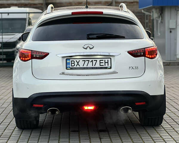 Белый Инфинити FX 35, объемом двигателя 3.5 л и пробегом 171 тыс. км за 11700 $, фото 5 на Automoto.ua