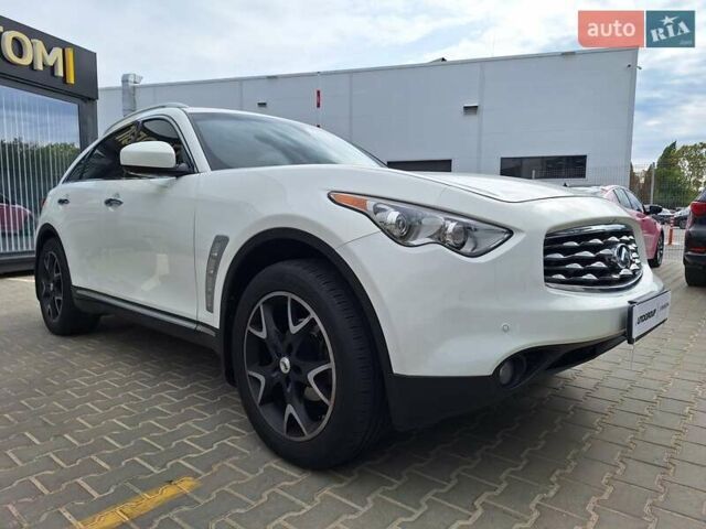 Белый Инфинити FX 35, объемом двигателя 3.5 л и пробегом 180 тыс. км за 14400 $, фото 5 на Automoto.ua