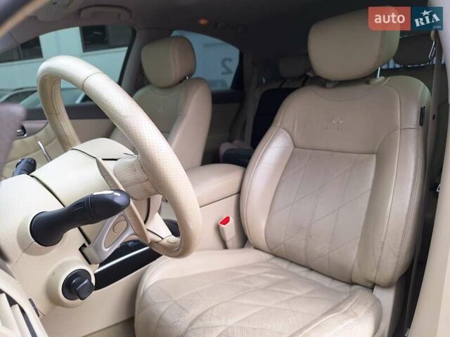 Белый Инфинити FX 35, объемом двигателя 3.5 л и пробегом 180 тыс. км за 14400 $, фото 17 на Automoto.ua