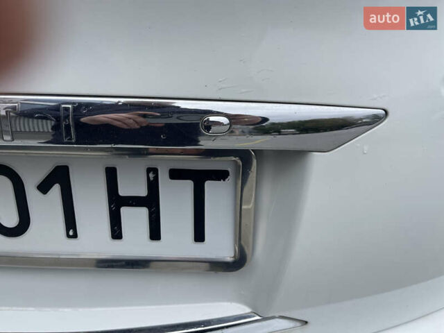 Белый Инфинити FX 35, объемом двигателя 3.5 л и пробегом 270 тыс. км за 12700 $, фото 22 на Automoto.ua