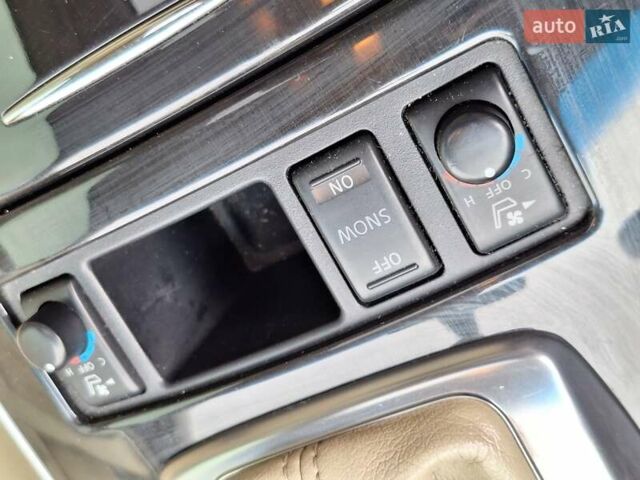 Белый Инфинити FX 35, объемом двигателя 3.5 л и пробегом 180 тыс. км за 14400 $, фото 43 на Automoto.ua