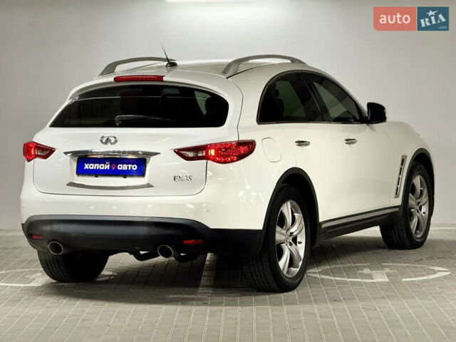 Белый Инфинити FX 35, объемом двигателя 3.5 л и пробегом 83 тыс. км за 16999 $, фото 4 на Automoto.ua