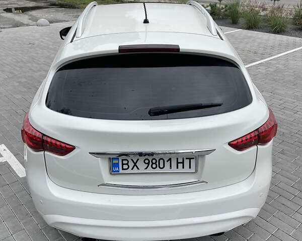 Белый Инфинити FX 35, объемом двигателя 3.5 л и пробегом 270 тыс. км за 12700 $, фото 9 на Automoto.ua