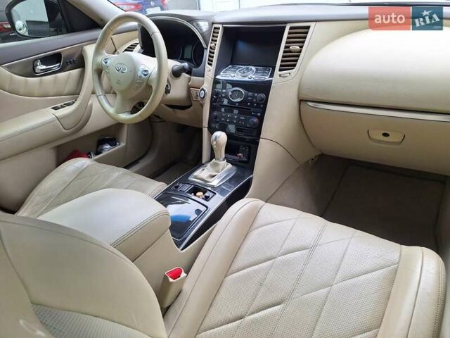 Белый Инфинити FX 35, объемом двигателя 3.5 л и пробегом 180 тыс. км за 14400 $, фото 25 на Automoto.ua