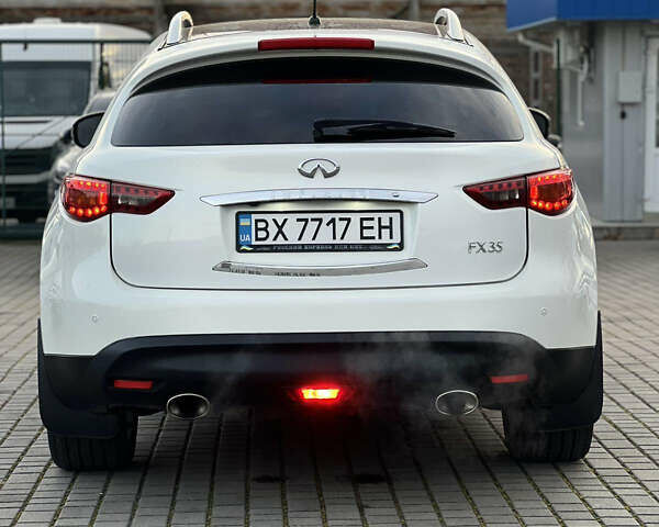 Белый Инфинити FX 35, объемом двигателя 3.5 л и пробегом 171 тыс. км за 11700 $, фото 6 на Automoto.ua