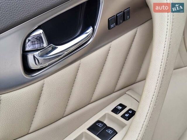 Белый Инфинити FX 35, объемом двигателя 3.5 л и пробегом 180 тыс. км за 14400 $, фото 18 на Automoto.ua