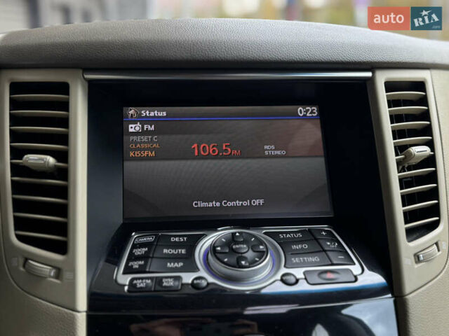 Белый Инфинити FX 35, объемом двигателя 3.5 л и пробегом 83 тыс. км за 16999 $, фото 13 на Automoto.ua