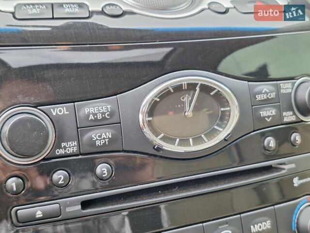 Белый Инфинити FX 35, объемом двигателя 3.5 л и пробегом 180 тыс. км за 14400 $, фото 45 на Automoto.ua