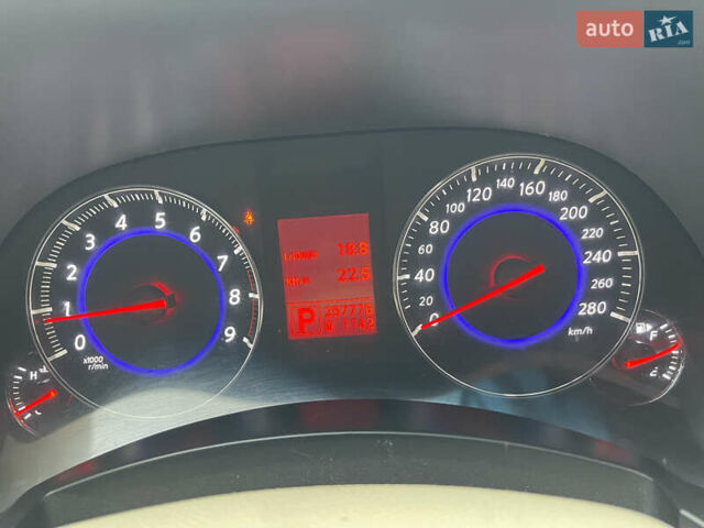 Белый Инфинити FX 35, объемом двигателя 3.5 л и пробегом 270 тыс. км за 12700 $, фото 48 на Automoto.ua