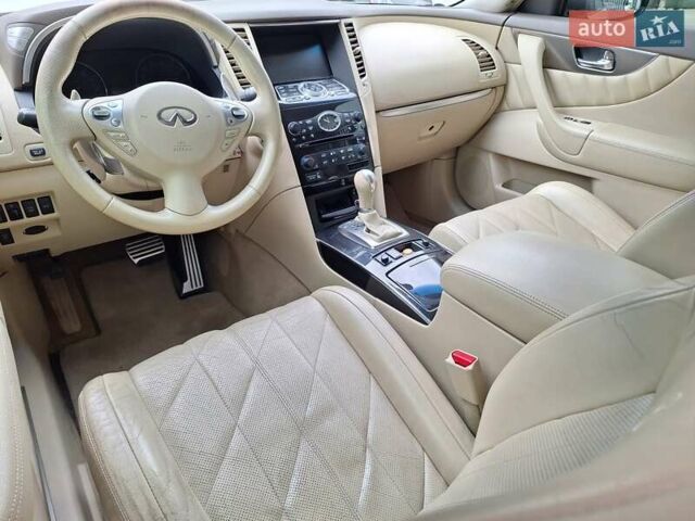 Белый Инфинити FX 35, объемом двигателя 3.5 л и пробегом 180 тыс. км за 14400 $, фото 22 на Automoto.ua