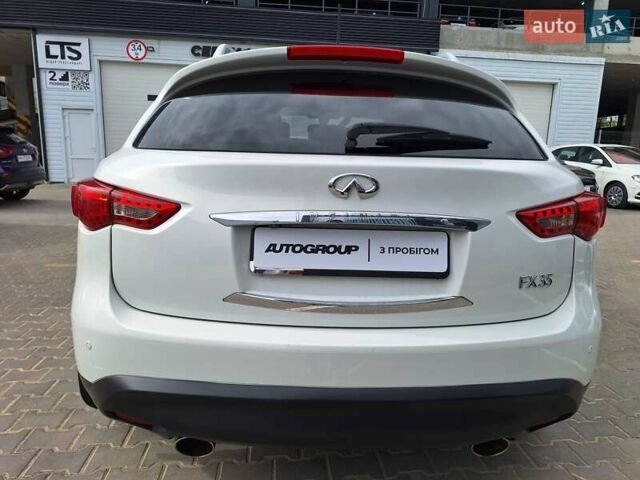 Белый Инфинити FX 35, объемом двигателя 3.5 л и пробегом 180 тыс. км за 14400 $, фото 3 на Automoto.ua
