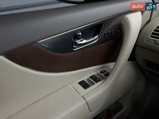 Белый Инфинити FX 35, объемом двигателя 3.5 л и пробегом 83 тыс. км за 16999 $, фото 15 на Automoto.ua