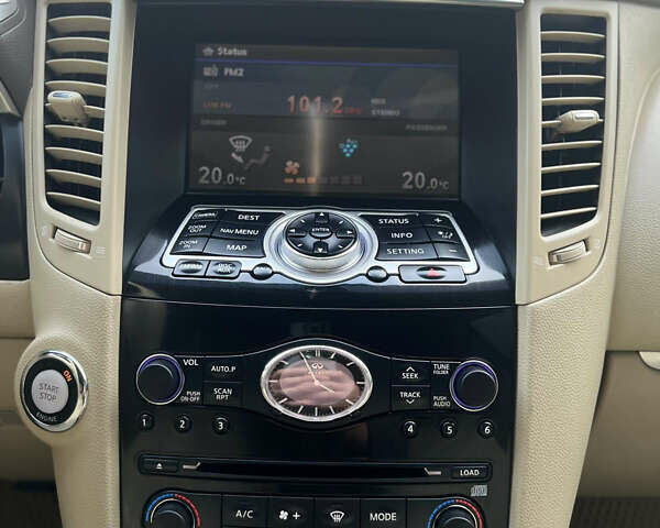 Белый Инфинити FX 35, объемом двигателя 3.5 л и пробегом 171 тыс. км за 11700 $, фото 13 на Automoto.ua