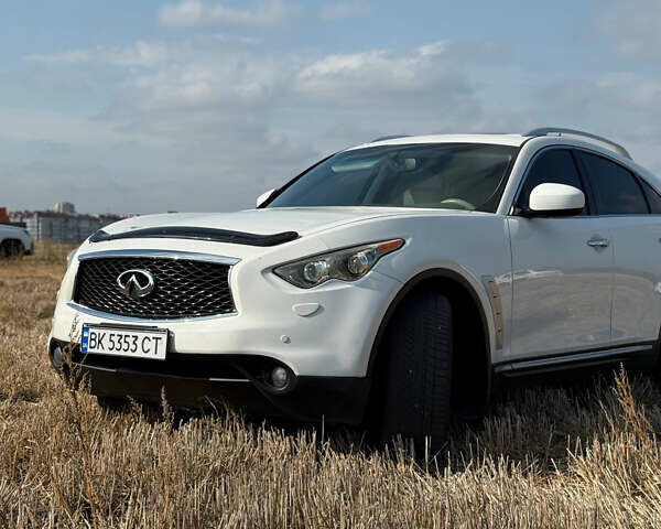 Белый Инфинити FX 35, объемом двигателя 3.5 л и пробегом 270 тыс. км за 12199 $, фото 9 на Automoto.ua