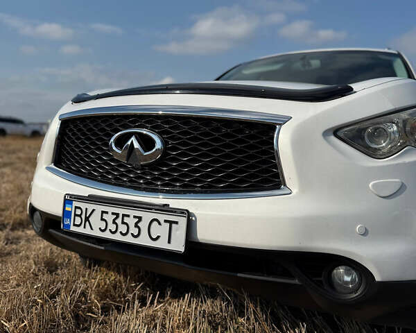 Белый Инфинити FX 35, объемом двигателя 3.5 л и пробегом 270 тыс. км за 12199 $, фото 15 на Automoto.ua