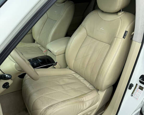 Белый Инфинити FX 35, объемом двигателя 3.5 л и пробегом 270 тыс. км за 12199 $, фото 26 на Automoto.ua