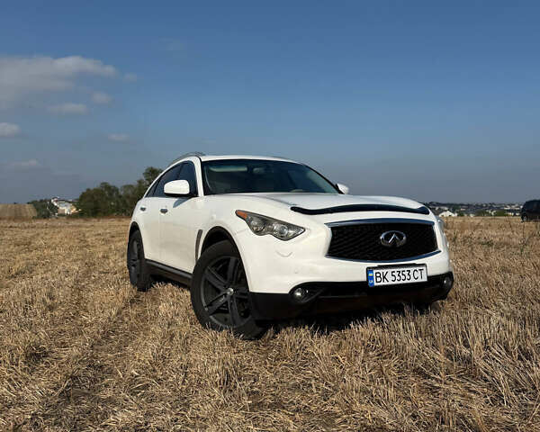 Белый Инфинити FX 35, объемом двигателя 3.5 л и пробегом 270 тыс. км за 12199 $, фото 12 на Automoto.ua