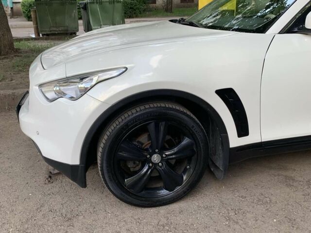 Инфинити FX 35 2010 в Харькове на Automoto.ua Белый Инфинити FX 35, объемом двигателя 3.5 л и пробегом 124 тыс. км за 329 $, фото 3 на Automoto.ua