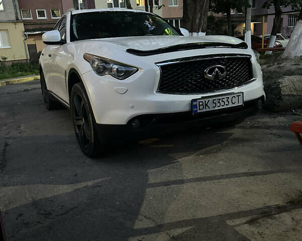 Белый Инфинити FX 35, объемом двигателя 3.5 л и пробегом 270 тыс. км за 12199 $, фото 24 на Automoto.ua