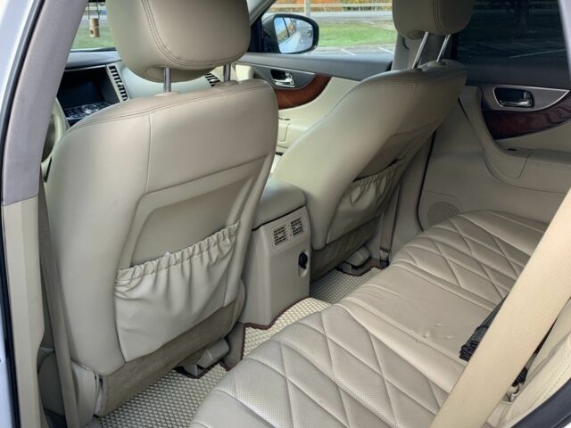 Инфинити FX 35 2010 в Харькове на Automoto.ua Белый Инфинити FX 35, объемом двигателя 3.5 л и пробегом 124 тыс. км за 329 $, фото 4 на Automoto.ua