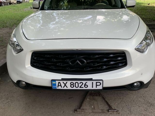 Инфинити FX 35 2010 в Харькове на Automoto.ua Белый Инфинити FX 35, объемом двигателя 3.5 л и пробегом 124 тыс. км за 329 $, фото 1 на Automoto.ua