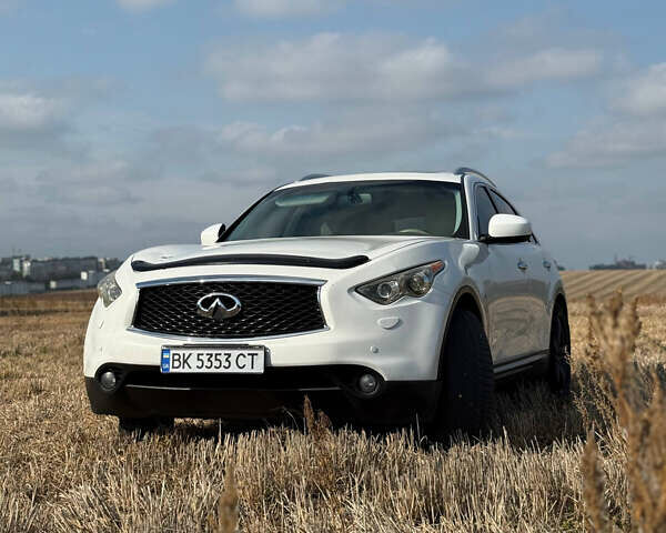 Белый Инфинити FX 35, объемом двигателя 3.5 л и пробегом 270 тыс. км за 12199 $, фото 6 на Automoto.ua