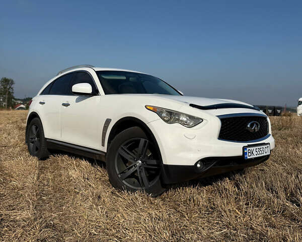 Белый Инфинити FX 35, объемом двигателя 3.5 л и пробегом 270 тыс. км за 12199 $, фото 10 на Automoto.ua