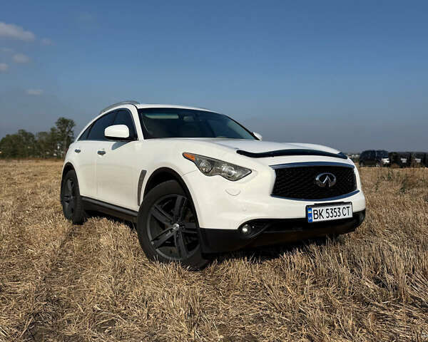 Белый Инфинити FX 35, объемом двигателя 3.5 л и пробегом 270 тыс. км за 12199 $, фото 11 на Automoto.ua