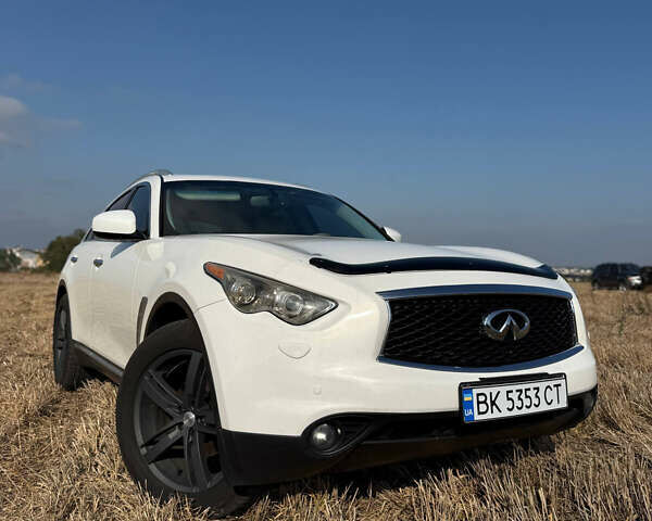 Белый Инфинити FX 35, объемом двигателя 3.5 л и пробегом 270 тыс. км за 12199 $, фото 21 на Automoto.ua
