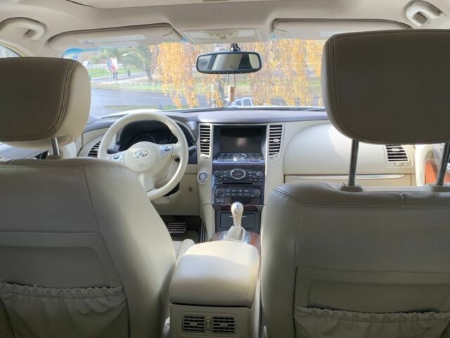 Инфинити FX 35 2010 в Харькове на Automoto.ua Белый Инфинити FX 35, объемом двигателя 3.5 л и пробегом 124 тыс. км за 329 $, фото 7 на Automoto.ua