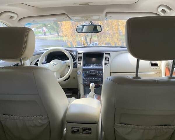 Белый Инфинити FX 35, объемом двигателя 3.5 л и пробегом 124 тыс. км за 13800 $, фото 8 на Automoto.ua