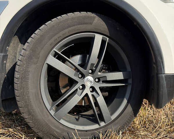 Белый Инфинити FX 35, объемом двигателя 3.5 л и пробегом 270 тыс. км за 12199 $, фото 19 на Automoto.ua