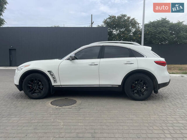 Белый Инфинити FX 35, объемом двигателя 3.5 л и пробегом 255 тыс. км за 14500 $, фото 4 на Automoto.ua