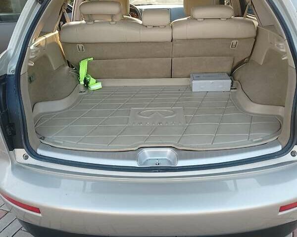 Бежевый Инфинити FX 35, объемом двигателя 3.5 л и пробегом 160 тыс. км за 10500 $, фото 8 на Automoto.ua