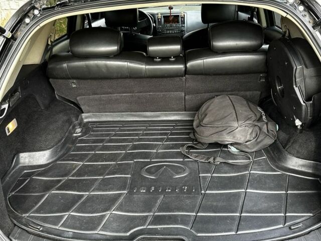 Черный Инфинити FX 35, объемом двигателя 3.5 л и пробегом 209 тыс. км за 8700 $, фото 6 на Automoto.ua