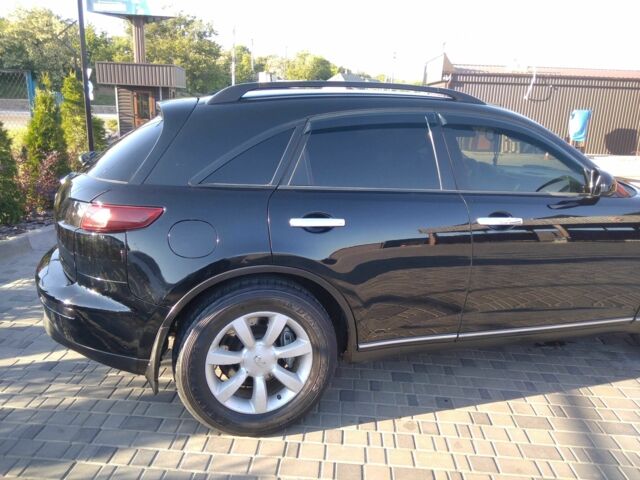 Черный Инфинити FX 35, объемом двигателя 3.5 л и пробегом 320 тыс. км за 8500 $, фото 2 на Automoto.ua