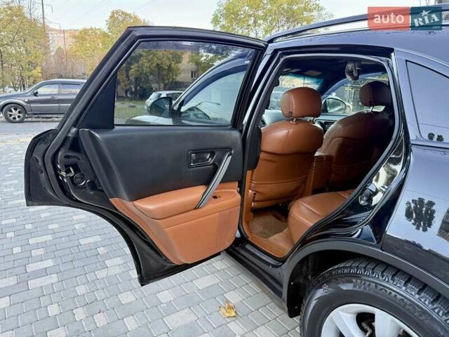 Чорний Інфініті FX 35, об'ємом двигуна 3.5 л та пробігом 239 тис. км за 5900 $, фото 51 на Automoto.ua