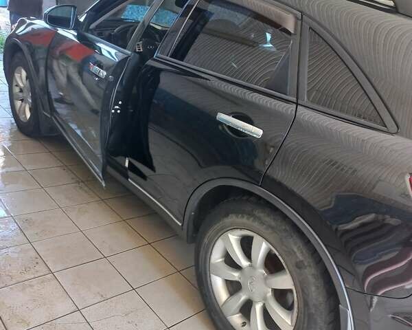 Черный Инфинити FX 35, объемом двигателя 3.5 л и пробегом 300 тыс. км за 9000 $, фото 7 на Automoto.ua