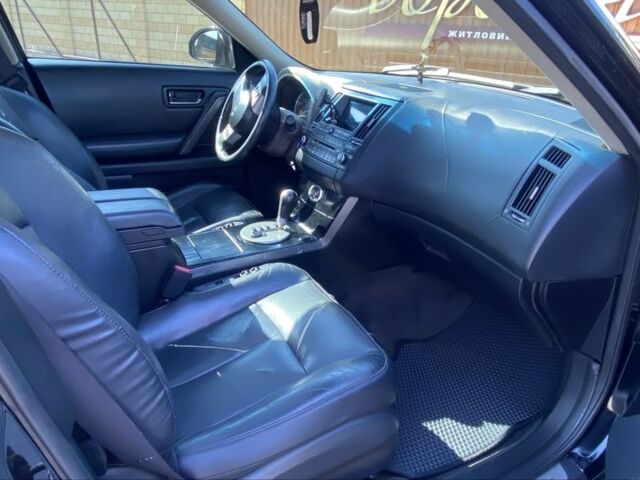 Черный Инфинити FX 35, объемом двигателя 3.5 л и пробегом 250 тыс. км за 8000 $, фото 6 на Automoto.ua