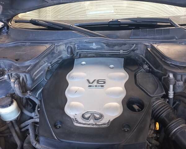 Черный Инфинити FX 35, объемом двигателя 3.5 л и пробегом 300 тыс. км за 9000 $, фото 4 на Automoto.ua