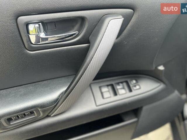 Черный Инфинити FX 35, объемом двигателя 3.5 л и пробегом 217 тыс. км за 8850 $, фото 15 на Automoto.ua