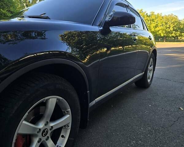 Черный Инфинити FX 35, объемом двигателя 3.5 л и пробегом 230 тыс. км за 10000 $, фото 1 на Automoto.ua