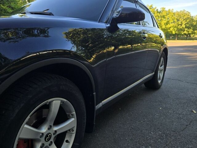 Черный Инфинити FX 35, объемом двигателя 3.5 л и пробегом 205 тыс. км за 9000 $, фото 1 на Automoto.ua