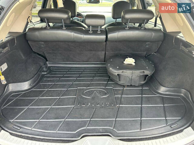 Черный Инфинити FX 35, объемом двигателя 3.5 л и пробегом 167 тыс. км за 8888 $, фото 21 на Automoto.ua