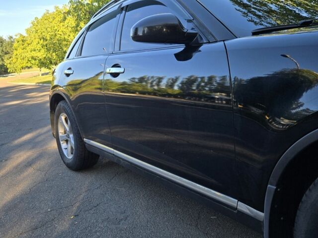 Черный Инфинити FX 35, объемом двигателя 3.5 л и пробегом 205 тыс. км за 9000 $, фото 2 на Automoto.ua