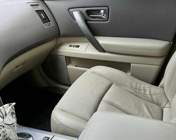 Черный Инфинити FX 35, объемом двигателя 3.5 л и пробегом 180 тыс. км за 9000 $, фото 2 на Automoto.ua