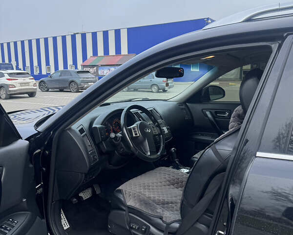 Черный Инфинити FX 35, объемом двигателя 3.5 л и пробегом 298 тыс. км за 10500 $, фото 23 на Automoto.ua